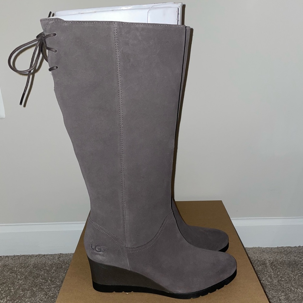✨Brand New Never Worn Tall Grey Ugg Dawna Suede Wedge Boots. Size 8 🎁❣️